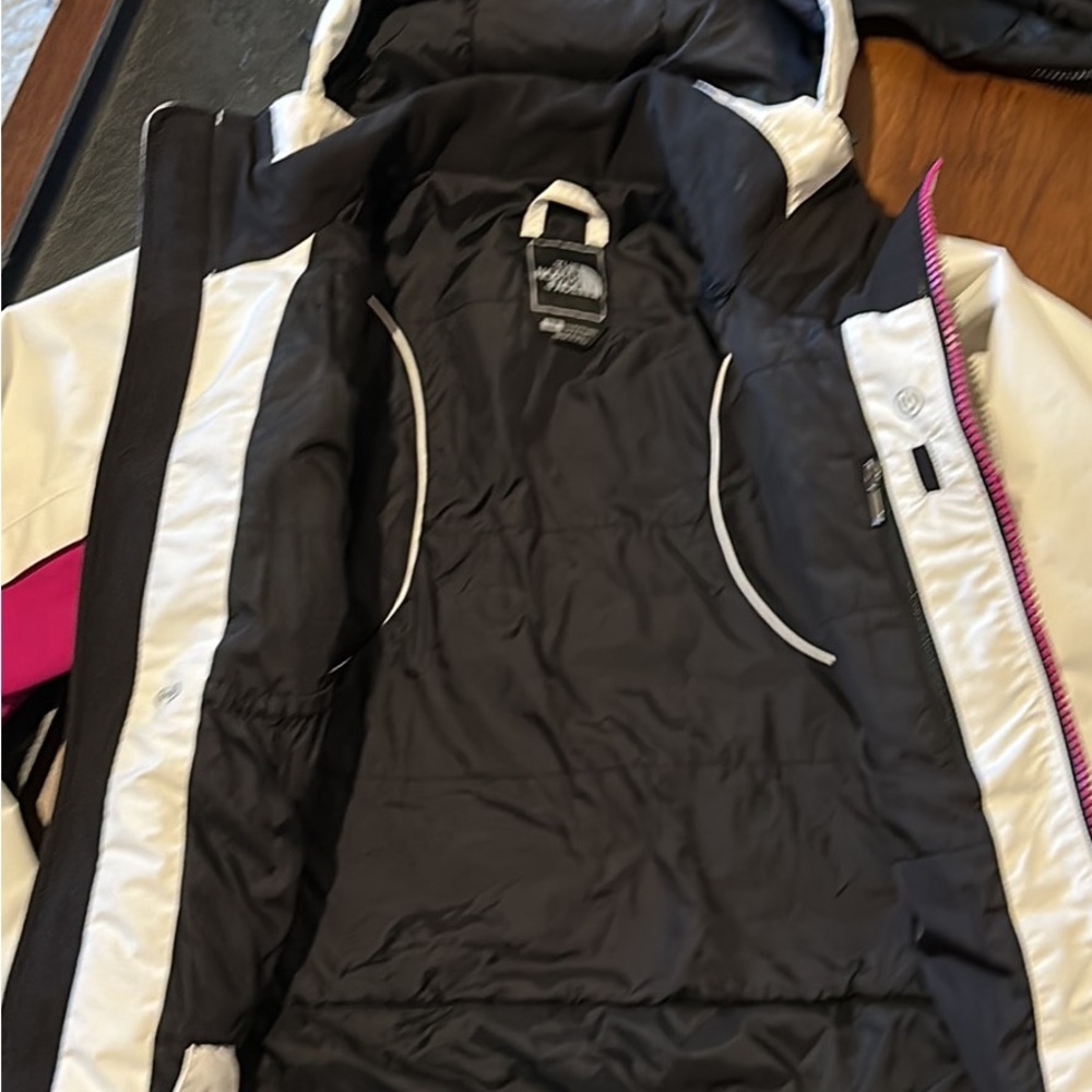 Women’s North Face ski jacket/shell - Picture 7 of 7